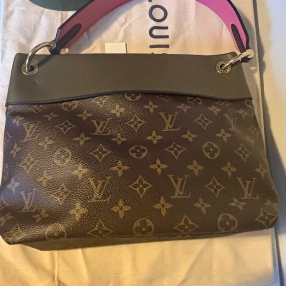 Louis Vuitton Besace shoulder tote - Picture 7 of 14
